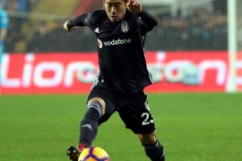 Kartal pençelerini geçirdi