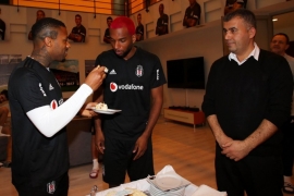 Antrenmandan önce kutlama