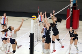 Kadın Voleybol Takımı - İstanbul Bş. Bld.: 1-3