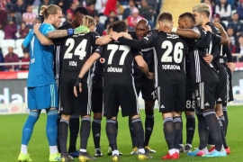 Kartal pençelerini geçirdi