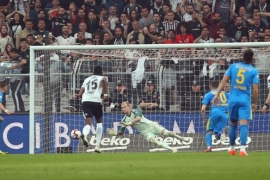 Açılın şampiyon geliyor