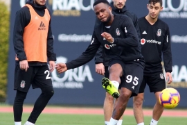 Mirin, takımla ilk antrenmanında