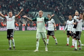 Açılın şampiyon geliyor