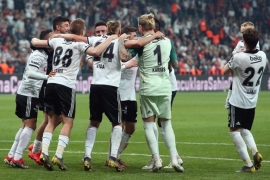 Açılın şampiyon geliyor