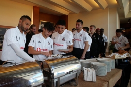 Kartallar barbekü partisinde