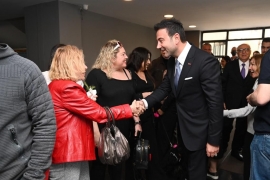 ÖZEL HABER: Genç başkanın yoğun günü! Kızlarıyla oy kullandı. Seçimler için vatandaşa yardımcı oldu. Anneler Gününü kutladı!