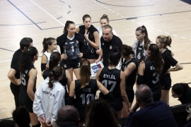 Kadın Voleybol Takımı - İstanbul Bş. Bld.: 1-3