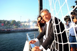 Beşiktaş'ın 2021-2022 sezonu formaları Boğaz’da teknede tanıtıldı