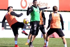 Antrenmandan önce kadınlar günü kutlaması