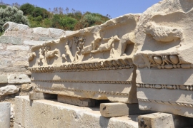 Parion Antik Kenti ve ihtişamının simgesi Roma Tiyatrosu