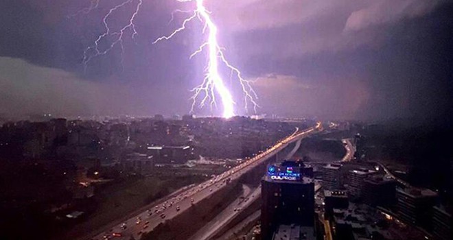 Cumartesi gecesi Beşiktaş'ı da etkileyen İstanbul'daki türbülans fırtınası nedir?