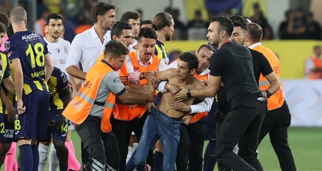 Beşiktaşlı futbolculara saldıran taraftar hakkında iddianame düzenlendi! 3 yıla kadar hapis istemi