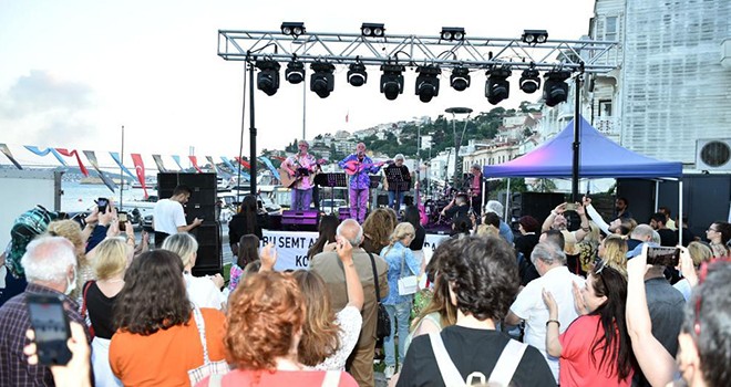 21. Geleneksel Arnavutköy Şenliği'ne yoğun ilgi