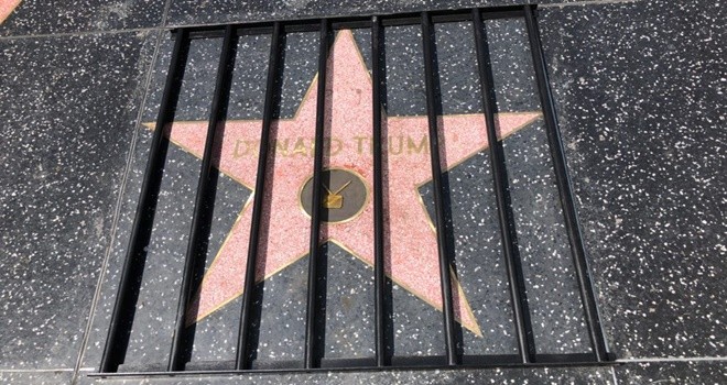 Trump’ın yıldızı parmaklıklar arkasında