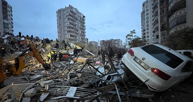 Kenetlenme vaktidir! Deprem Türkiye'yi vurdu, can kayıplarımız ve yaralılarımız var!