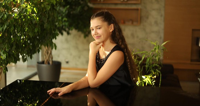 Radyo Beşiktaş'ta genç piyanist İlyun Bürkev'i dinleyeceğiz