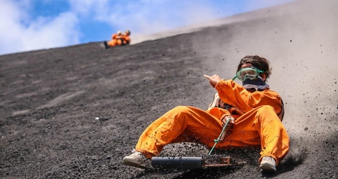 Son dönemlerin çılgın sporu volkan sörfü