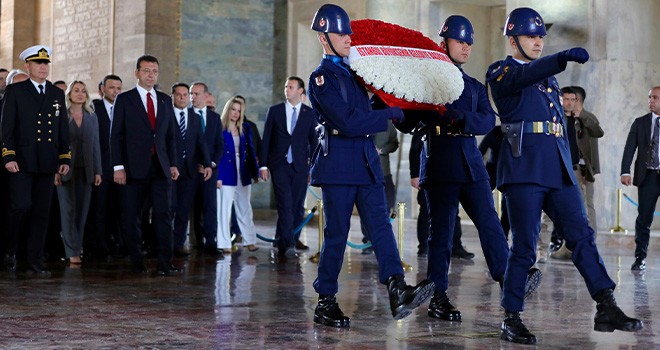 İBB Başkanı Ekrem İmamoğlu, 26 ilçe belediye başkanıyla birlikte Anıtkabir’i ziyaret etti!