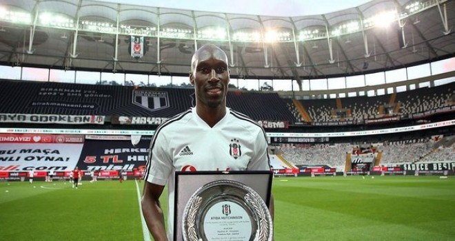 Atiba Hutchinson Beşiktaş'ta devam etmek istiyor