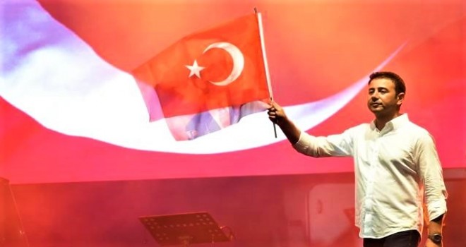 ÖZEL HABER: Genç Başkan'dan 30 Ağustos çağrısı, Beşiktaş Barbaros Meydanı'nda buluşalım