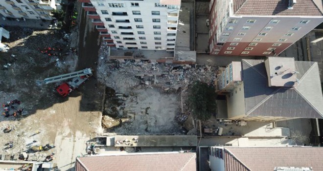 Çöken bina ile ilgili 3 kişi gözaltında