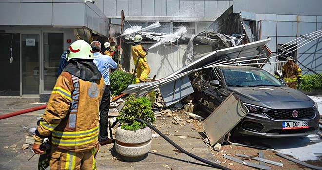 Gayrettepe'de patlayan trafoda yangın çıktı