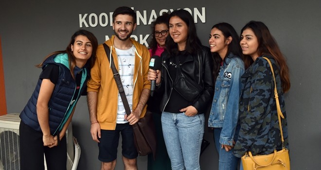 Dünyanın çeşitli ülkelerinden gelen gönüllü gençlerden Beşiktaş Belediyesi'ne ziyaret