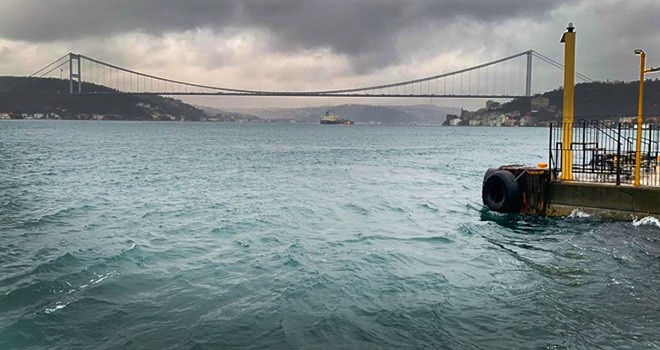 İstanbul Boğazı'nda sevgililer ölüme atladı