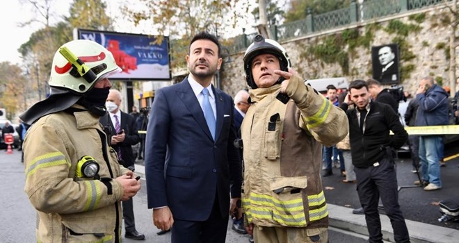 Çırağan Sarayı'nda yangın! Olay yerine giden Beşiktaş Belediye Başkanı Rıza Akpolat'tan önemli açıklamalar!
