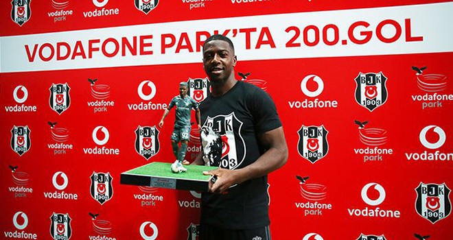 Vodafone Park’taki 200. golü atan Diaby'e ödül