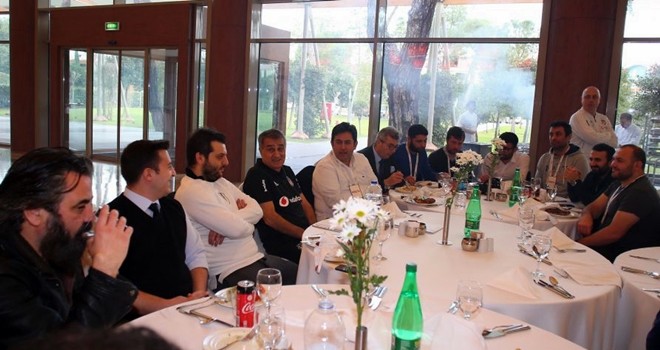 Siyah-beyazlı kulüpten basın mensuplarına yemek