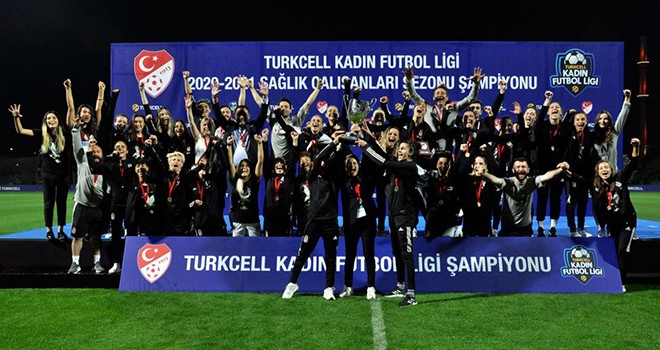 Kartaliçeler kupasını törenle aldı!..