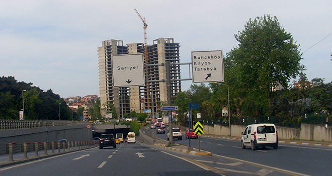 Beşiktaş istikametine giden yolu kapattılar