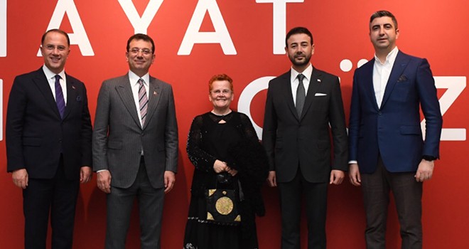 Beşiktaş'ta Hayat Seninle Güzel sergisi ziyarete açıldı