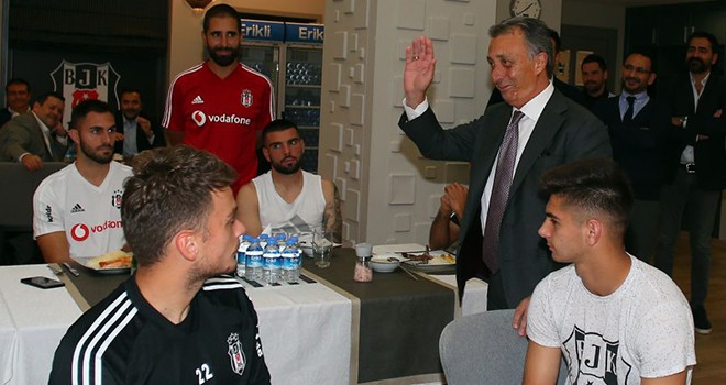 Başkan Çebi, futbolcularla buluştu