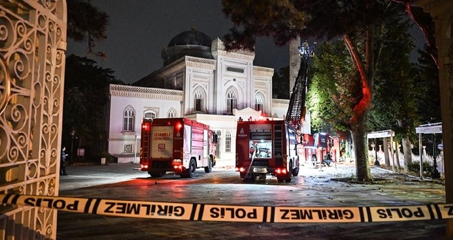 Beşiktaş'taki Yıldız Hamidiye Camii’nde yangın