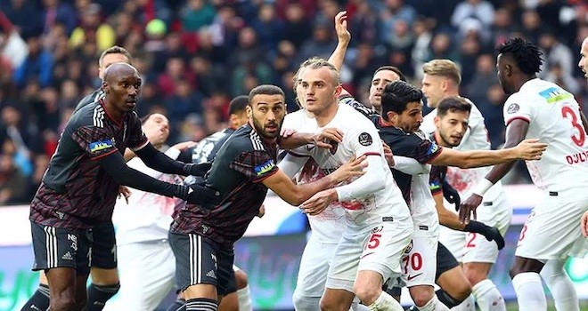 Spor yazarlarından Beşiktaş yorumları