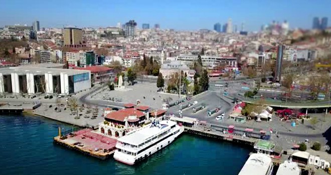 Boş kalan meydanlar havadan görüntülendi