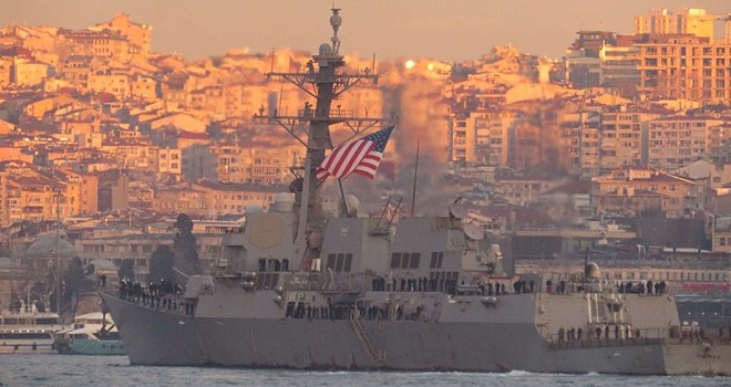 ABD savaş gemisi Boğaz’da demirledi