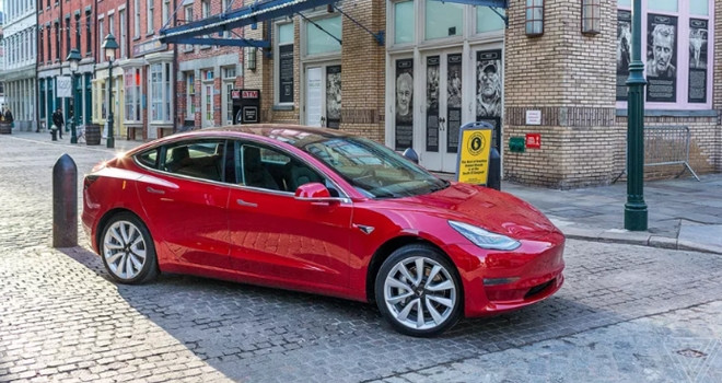 Elon Musk'tan Tesla Model 3 açıklaması!