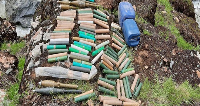 PKK'ya dev darbe! Silahlar ve mühimmat ele geçirildi