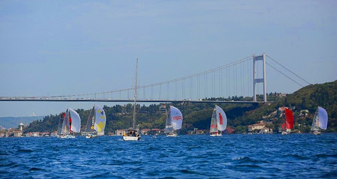 İstanbul Boğazı'nda yelken şöleni