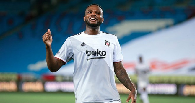 Cyle Larin'in forma giymesi bekleniyor