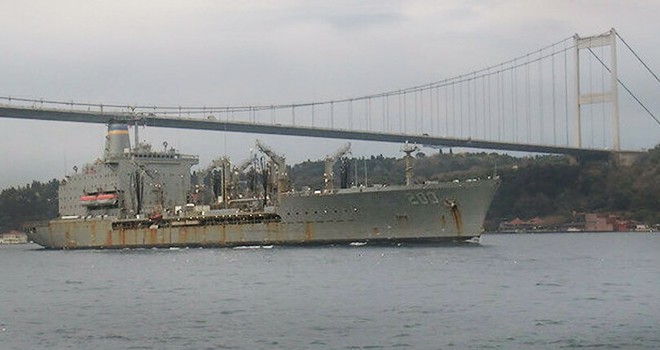 İstanbul Boğazı’ndan Amerikan savaş gemisi geçti