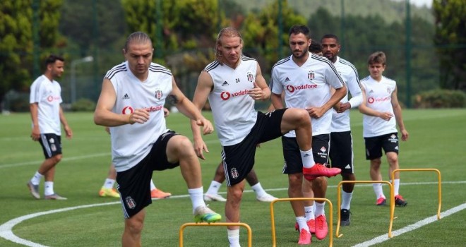 Maç kadrosunda 20 futbolcu var