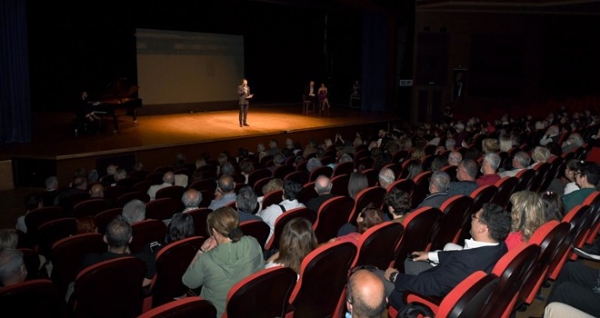 Beşiktaş'ta kitap ve şiir dinletileri!