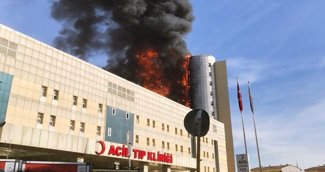 Hastane alevler içinde yandı!
