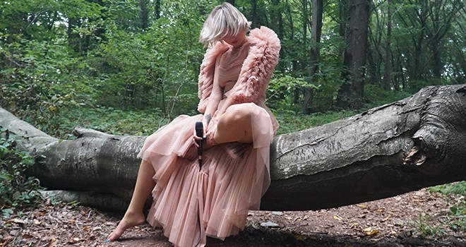 Güliz Ayla'dan “Öyle Sev”e akustik versiyon