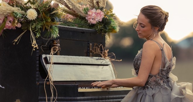 Ceren Gündoğdu'dan romantik ve samimi bir şarkı