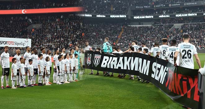 Vodafone Park'ta futbolcular seremoniye depremzede çocuklarla